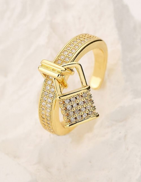 Широкое кольцо с подвеской-замочком в кристаллах Z38258