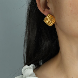 Серьги-пусеты Плетеные кубы CJL90479