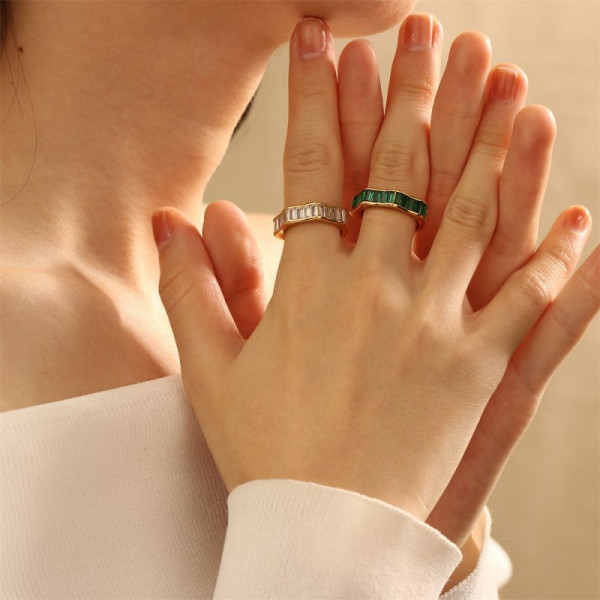 Геометрическое кольцо с изумрудными кристаллами багетной огранки CJL27293