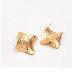 Золотистые серьги-пусеты Квадрат CJC69112