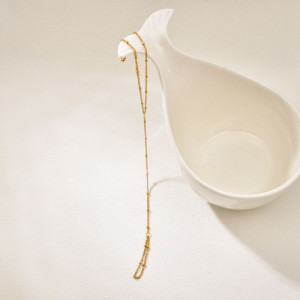 Браслет-слейв золотистый с изящной подвеской-каплей CJQ17666