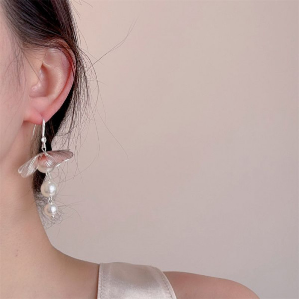 Ажурные золотистые серьги с сетчатыми лепестками и жемчугом CJL80831