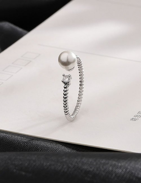 Кольцо из цепочки с жемчужной бусиной-слайдером Z40262