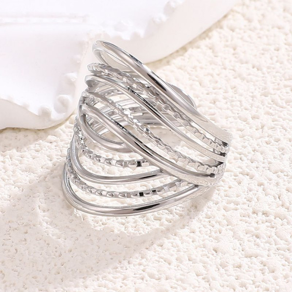 Крупное кольцо с волнообразным плетением CJL74372