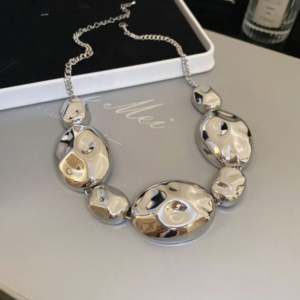 Массивное многослойное колье с крупными золотыми монетами CJH59588