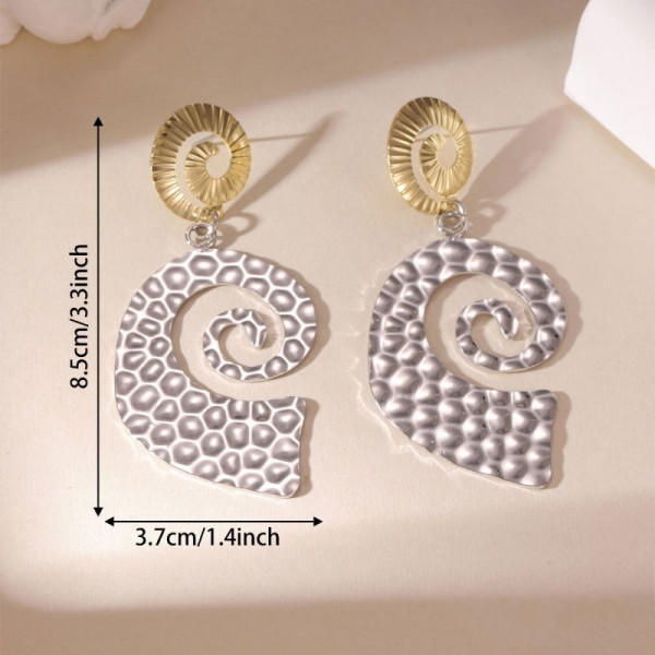 Серебристые серьги в форме спирали с паве из стразов CJP62324