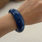 Браслет жесткий объемный из цветного акрила CJL52999