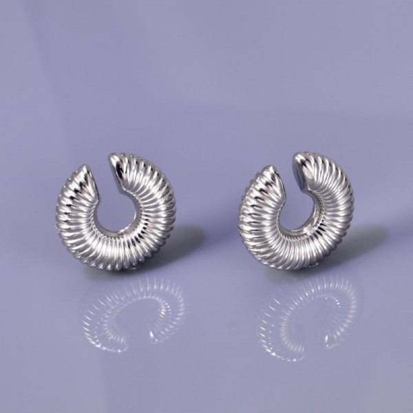Серебристые рифленые серьги-каффы CJH14868