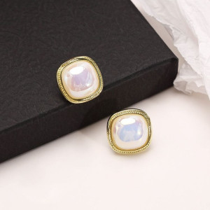 Золотистые серьги-пусеты Квадраты с перламутром и серебряным гвоздиком 1J10394CJJ