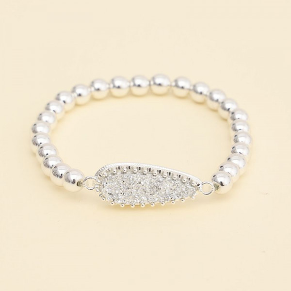 Браслет из белых бусин с розовой вставкой CJH58498