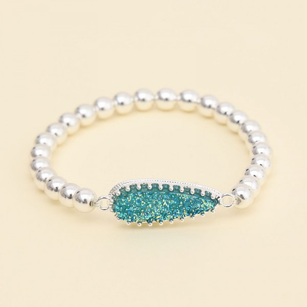 Браслет из белых бусин с розовой вставкой CJH58498