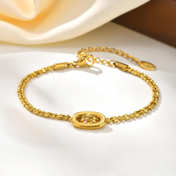 Браслет-цепочка с овальным медальоном и гравировкой CJP47876