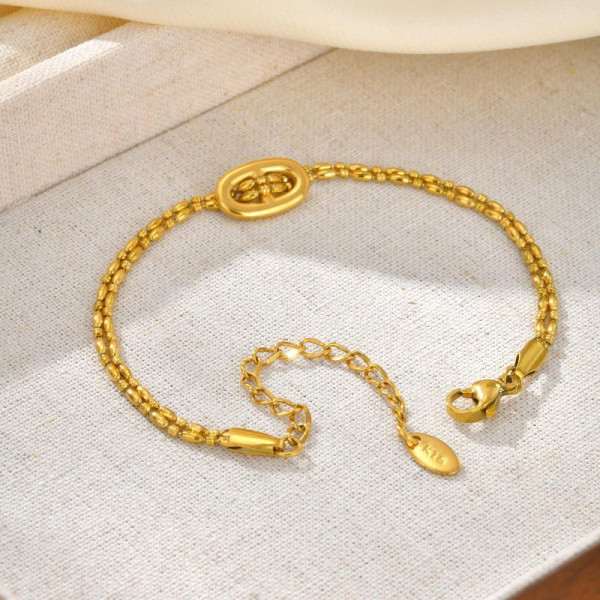 Браслет-цепочка с овальным медальоном и гравировкой CJP47876