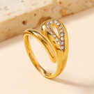 Золотистое разомкнутое кольцо с дорожкой кристаллов CJH26674