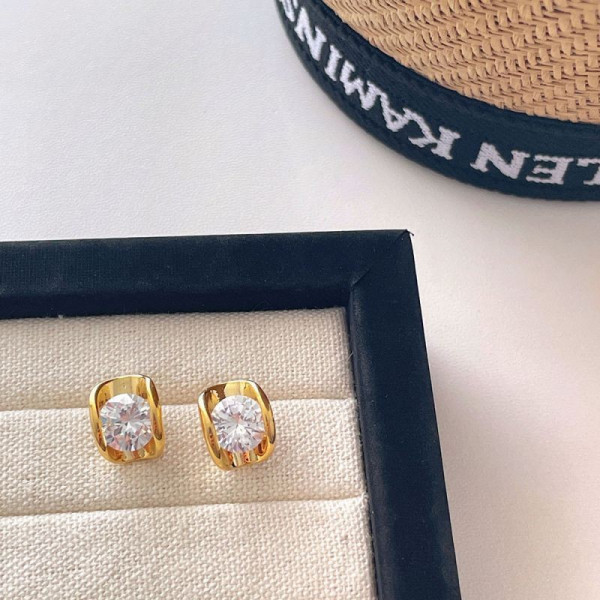 Классические серьги-пусеты Крупные кристаллы в золотистой оправе CJG62354