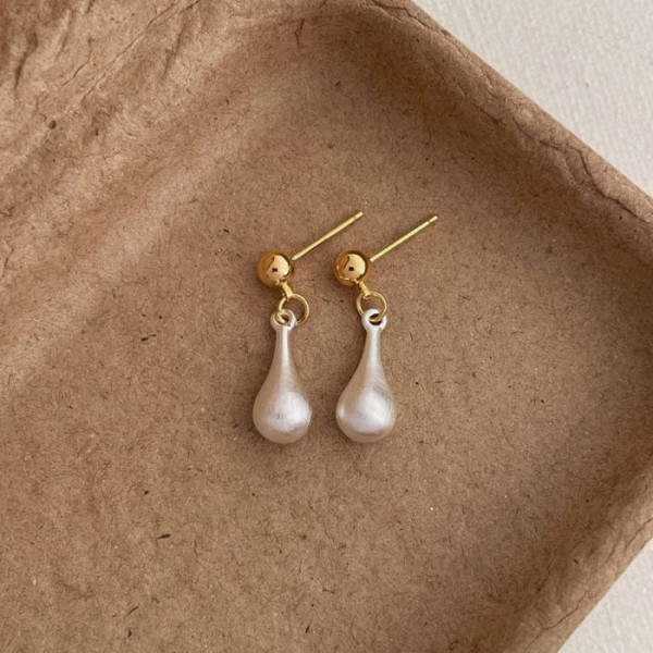 Минималистичные серьги пусеты с маленькими жемчужными каплями CJL14706