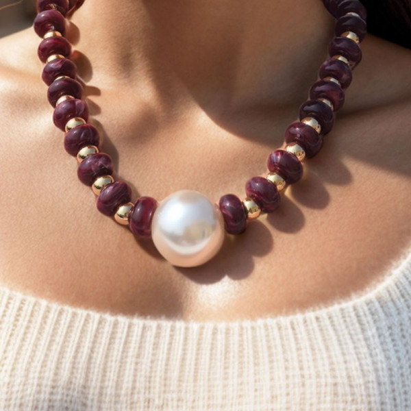 Бусы из крупного оранжевого камня с центральной жемчужиной CJN32414