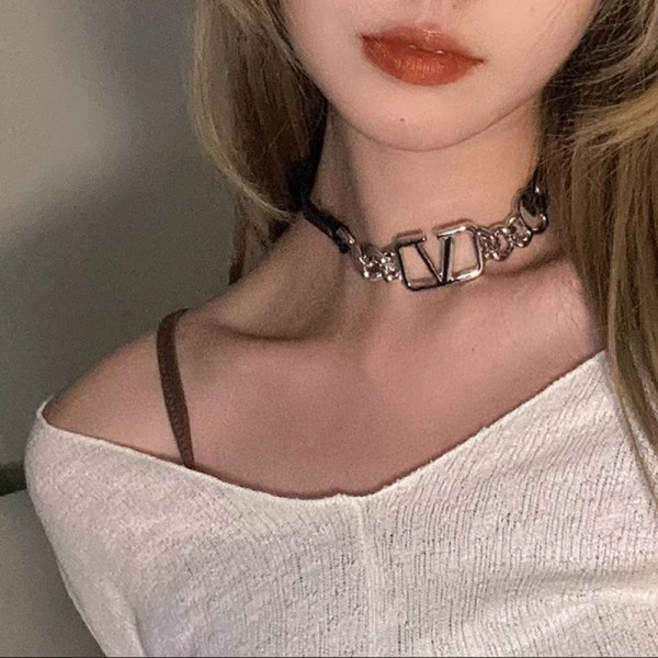 Широкий металлический коллар с массивными звеньями N82675