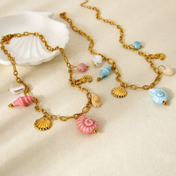Золотистое колье в морском стиле с ракушками и цветами CJP80039