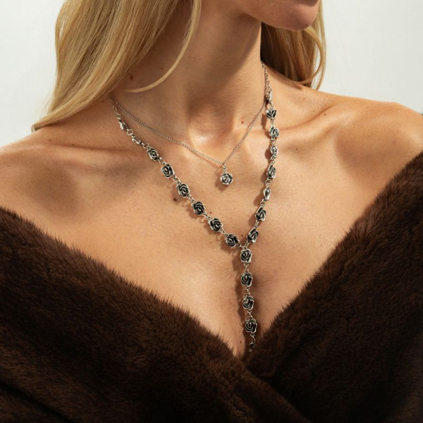 Колье-галстук с серыми камнями и серебристыми цепями CJT03683