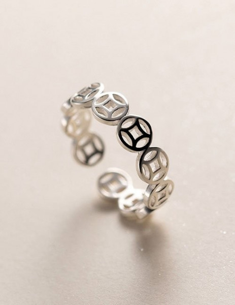 Ажурное кольцо из переплетенных овальных звеньев L82128