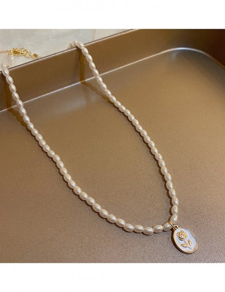 Бусы из мелкого жемчуга с медальоном Z59625