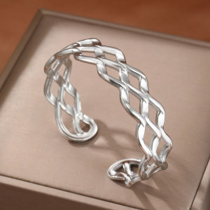 Браслет жесткий ажурный с сетчатым плетением CJM03955