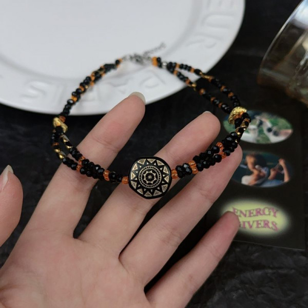 Кожаный чокер с центральной вставкой из темного камня CJL19599