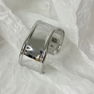 Браслет жесткий кафф с вертикальным рельефом CJH90625