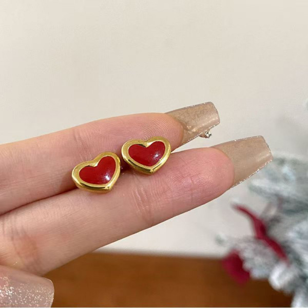 Золотистые серьги-пусеты Красные сердца CJH55096