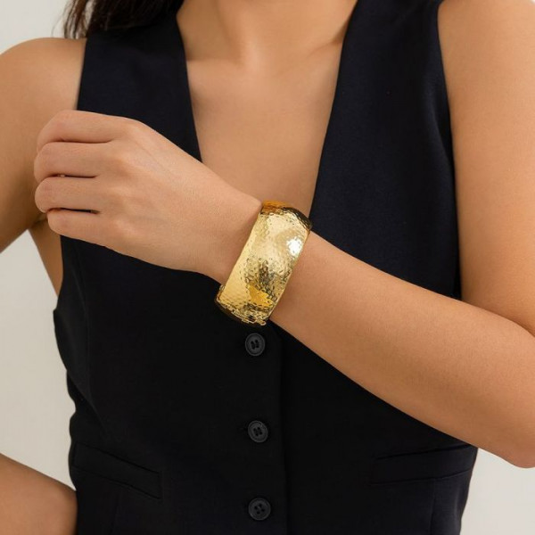 Браслет жесткий объемный с зеркальным блеском CJM58988