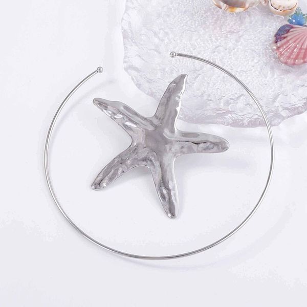 Жесткое колье золотистое с крупной морской звездой CJL69494