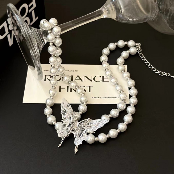 Жемчужный чокер с декоративной бабочкой и кристаллами CJG57234