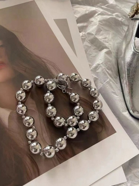 Массивное колье из крупных серых жемчужин в современном стиле J11205CJJ