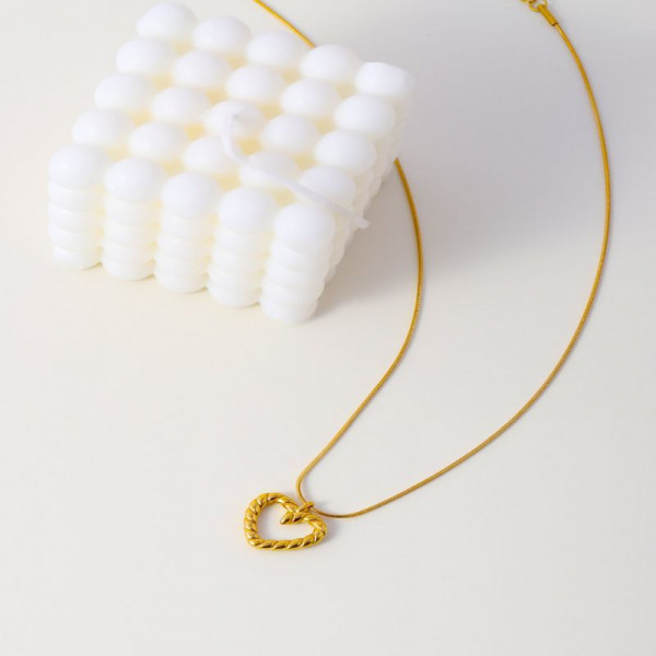 Золотистая цепочка с подвеской сердце CJL32385