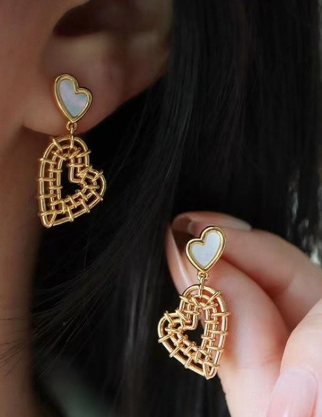 Ажурные серьги-подвески в форме сердец Z56072