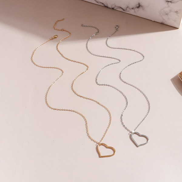 Тонкая цепочка с крупным контурным кулоном-сердцем CJJ24475