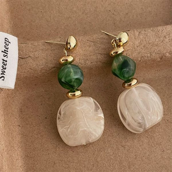 Висячие серьги с акриловыми звеньями и мраморным узором CJL47388