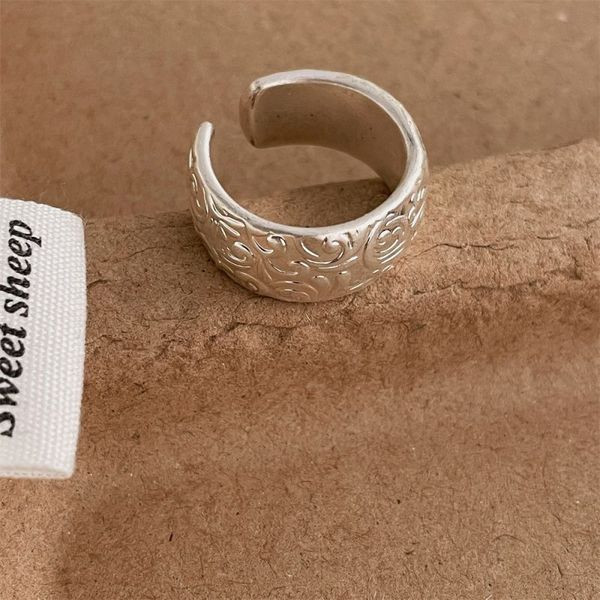 Широкое серебристое кольцо с матовой фактурой CJL47441