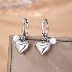 Серьги-кольца с подвесками сердце и жемчуг CJL77514