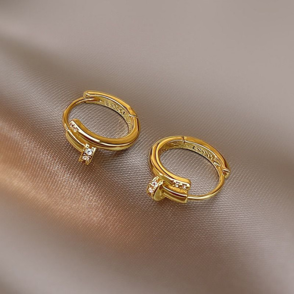 Серьги-кольца с декоративными гвоздями CJL27548