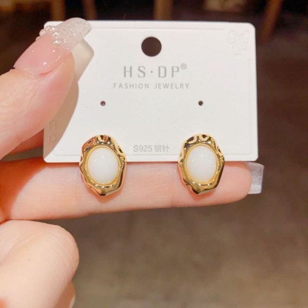 Серьги-гвоздики овальные с светлой вставкой CJC21684