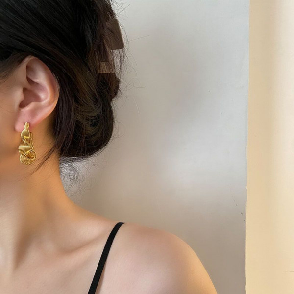 Золотистые фактурные серьги-кольца CJH14945