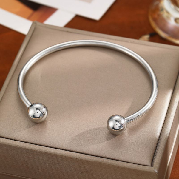 Браслет жесткий разомкнутый с наконечниками-сферами CJQ18900