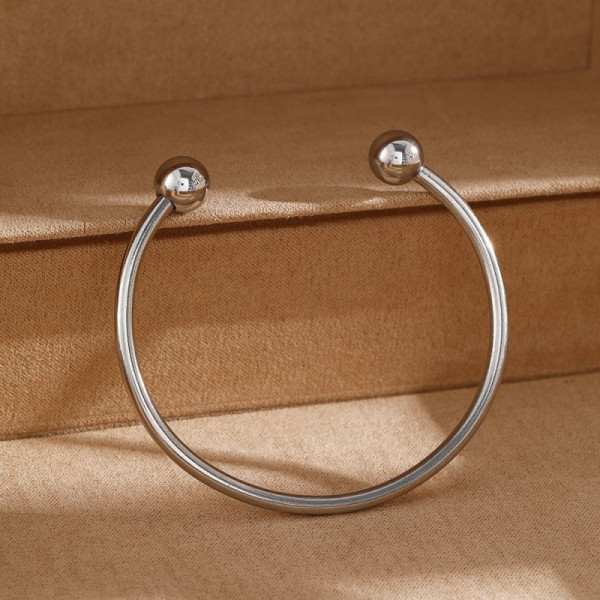 Браслет жесткий разомкнутый с наконечниками-сферами CJQ18900