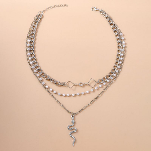 Тройной чокер с крупными звеньями и подвеской-крестом CJL75791