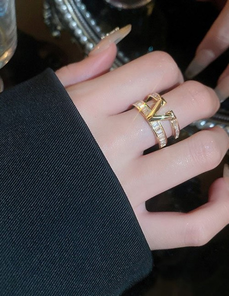 Ювелирное кольцо Z02095