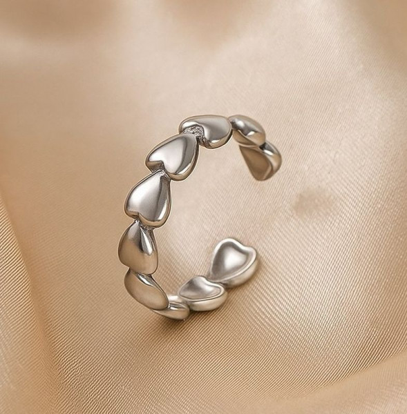 Разомкнутое кольцо из миниатюрных стальных сердец 1J12275CJJ