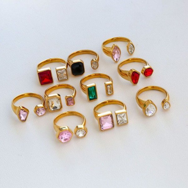 Стальное кольцо с крупным квадратным кристаллом CJP82146