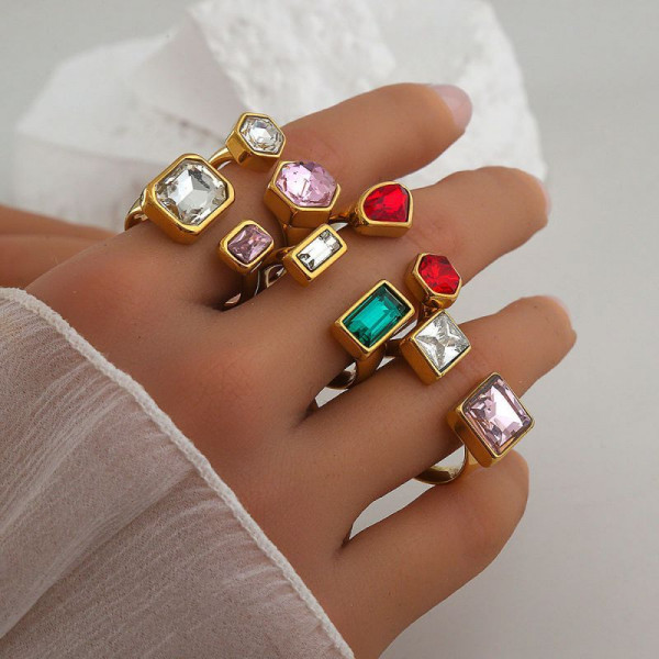 Стальное кольцо с крупным квадратным кристаллом CJP82146